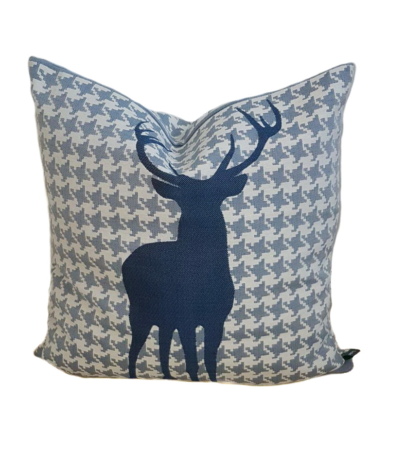 Zirbenkissen - Zirbenpolster blauer Hirsch mit Zirbenholzspänen im 100% Baumwoll Inlet
