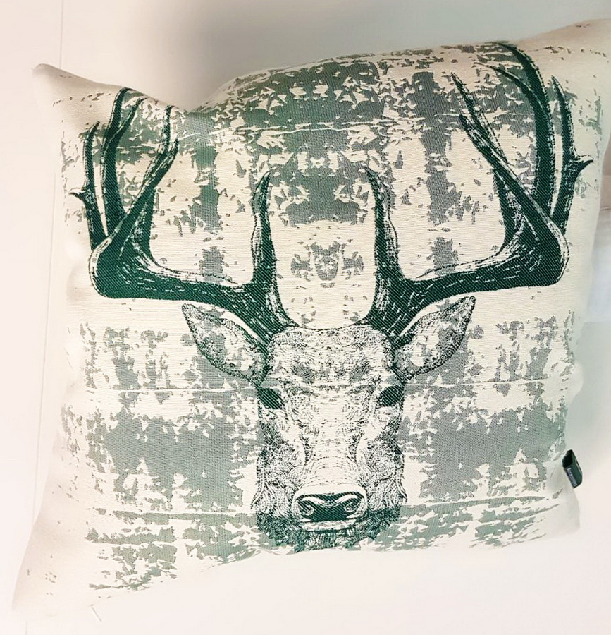 Zirbenkissen - Zirbenpolster Hirschkopf mit Zirbenholzspänen im 100% Baumwoll Inlet Grün